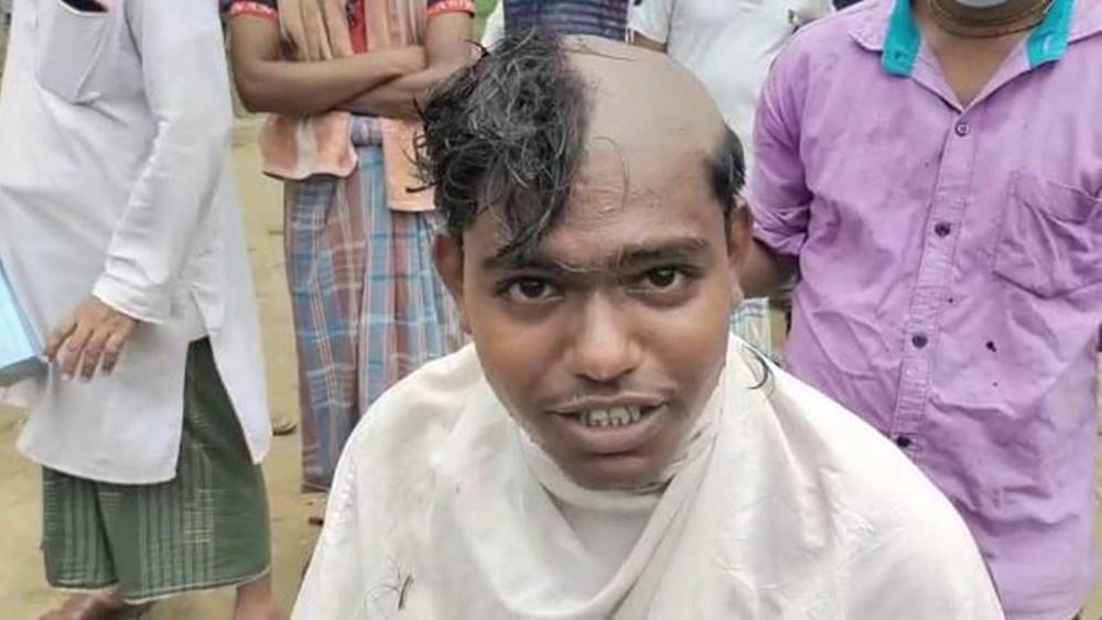BJP workers from Khanakul shaved their heads before joining TMC dgtld