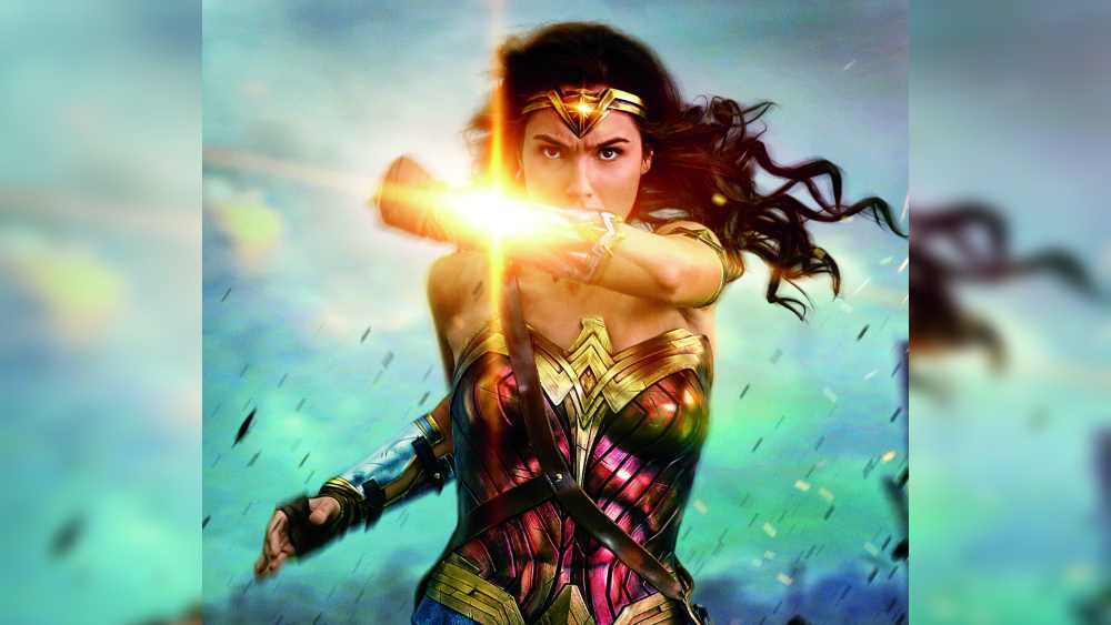 গেল গ্যাডট অভিনীত ওই অতিমানবীর চরিত্রটির মতো কবচ কুণ্ডল তাঁরও আছে। তবে ধাতব মুকুট বা মণিবন্ধে নয়। খুশবুর শিরোস্ত্রাণ এবং বর্ম তাঁর হার না মানা জেদ আর মনের জোর।