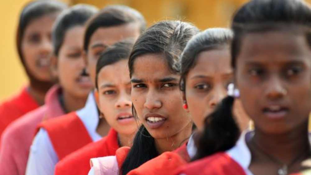 তা-ও পড়াশোনা চালিয়ে যাচ্ছিলেন। কিন্তু ক্লাস টেন পাশ করার আগেই তাঁর বিয়ে দিয়ে দেন বাবা-মা।