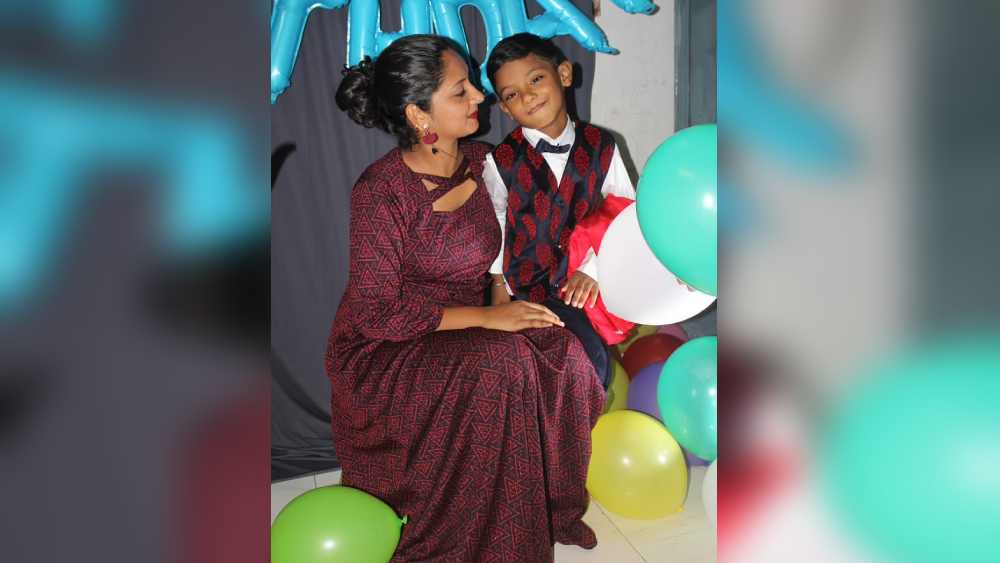 বরং তিনি মনে করেন, নিজের জীবনের নিয়ন্ত্রণ নিজের হাতেই নেওয়া উচিত। অতীত যতই যন্ত্রণাদায়ক হোক না কেন নতুন শুরু করার কোনও শেষ নেই।