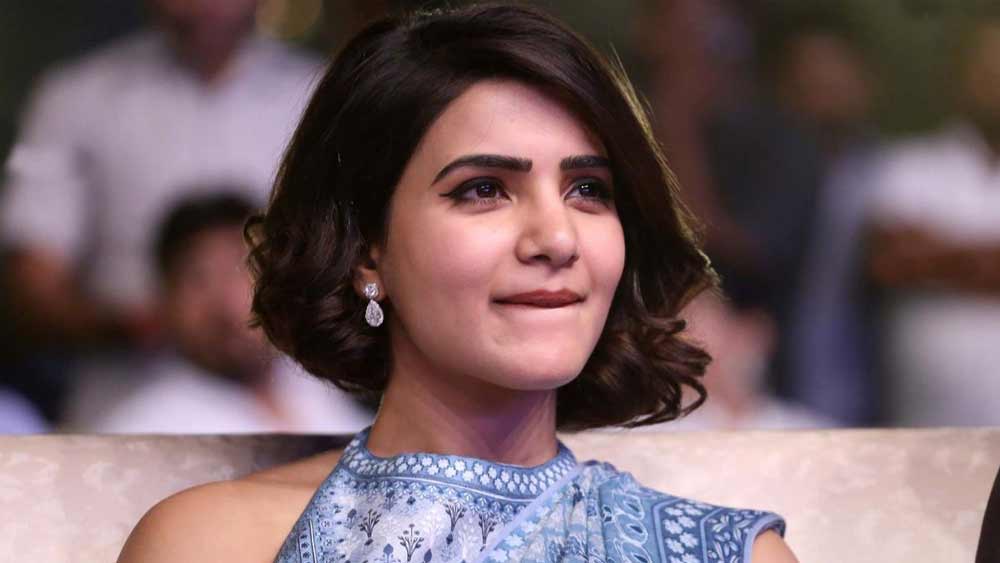 তেলুগু ইন্ডাস্ট্রিতে খুব নামডাক হয় তাঁর। নামজাদা পরিচালকেরা তাঁকে প্রস্তাব দিতে থাকেন। অন্য দিকে তামিল ছবিতে তখন তাঁর খরা চলছিল। যাও বা সুযোগ পাচ্ছিলেন সেই ছবিগুলি হয় বক্স অফিসে মুখ থুবড়ে পড়ছিল, নয় ছবির শ্যুটিংই বন্ধ হয়ে যাচ্ছিল। একটা সময় তামিল ইন্ডাস্ট্রিতে সামান্থাকে ‘অভিশপ্ত’ হিসাবে দেগে দেওয়া হয়।