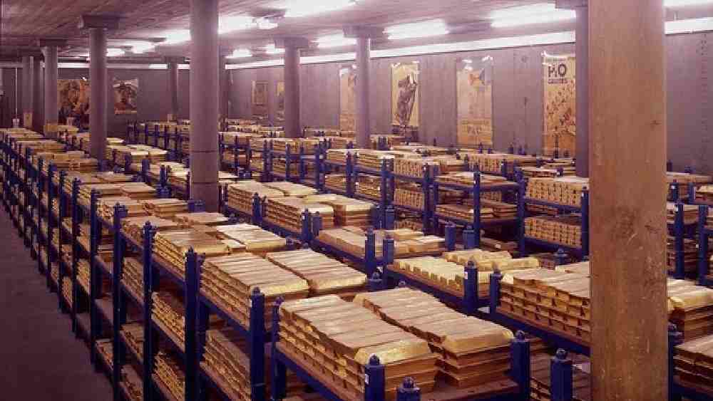 মজুত সোনার পরিমাণ কত? সঠিক হিসাব পাওয়া যায় না। তবে মানবসভ্যতার ইতিহাসে এত সোনা না কি এর আগে কোথাও একসঙ্গে এক জায়গায় সংরক্ষণ করা হয়নি কখনও। 