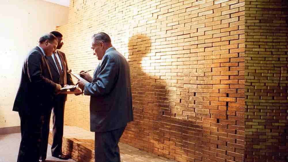 এই ব্যাঙ্কের গ্রাহক মূলত বিভিন্ন দেশের সেন্ট্রাল ব্যাঙ্ক। অন্তত ১০০টি দেশের কেন্দ্রীয় ব্যাঙ্কের সোনা মজুত আছে এই ব্যাঙ্কে। এক একটি ঘর বরাদ্দ এক একটি দেশের জন্য।