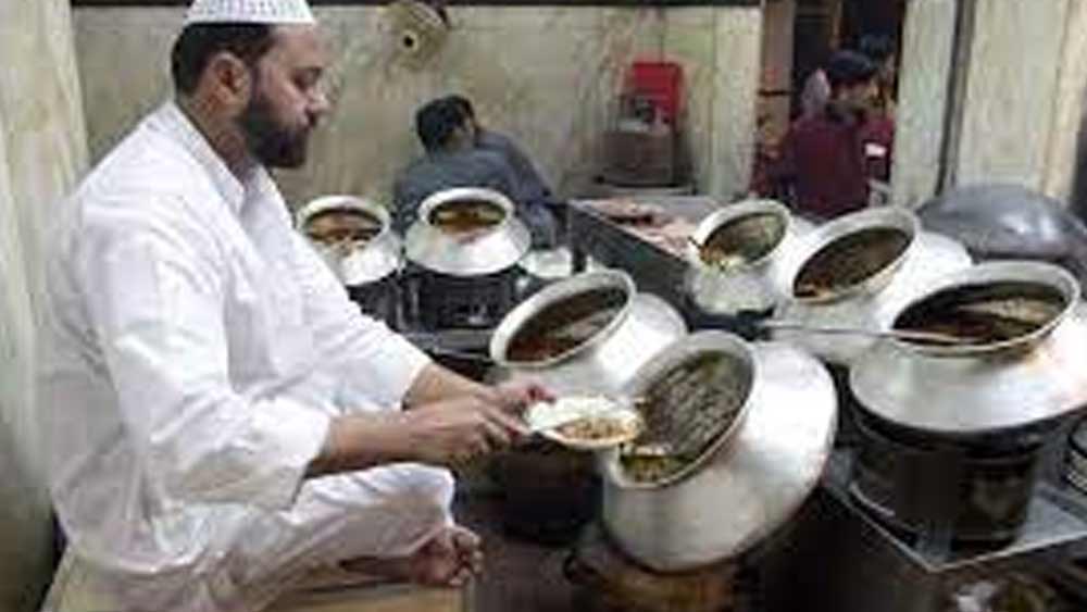 খাবারের শাহি স্বাদের জন্য প্রথম থেকেই জনপ্রিয় হয়ে ওঠে রেস্তরাঁটি। ১৯৯০ সালে প্রথম শাখা খোলে পশ্চিম নিজামুদ্দিনে, তার পর কৈলাস কলোনি, নয়ডা, গুরুগ্রাম, কমলা নগর, দ্বারকাতেও শাখা খোলে। এখন মহম্মদ আজিজের চতুর্থ বংশধর এই রেস্তোরাঁ চালাচ্ছেন।