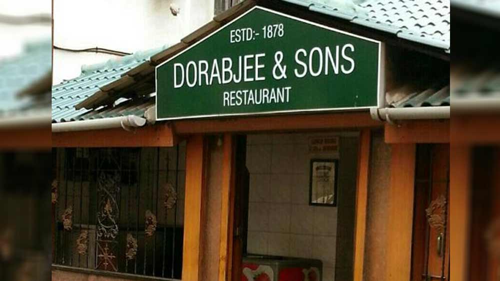 ১৮৭৮ সালে প্রতিষ্ঠিত হয় পুণের রেস্তোরাঁ দোরাবজি অ্যান্ড সনস। পার্সি খাবারের জন্য জনপ্রিয় এই রেস্তরাঁ। মটন পায়া, ধনশাক এখানের জনপ্রিয় পদ। ১৪৩ বছর আগে সোরাবজি দোরাবজি প্রথম একটি চায়ের দোকান খুলেছিলেন। পরে সেটিই হযে ওঠে পার্সি রেস্তোরাঁ।