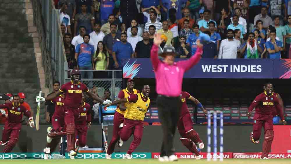 ২০১৬ সালের টি২০ বিশ্বকাপ। আবার সেমিফাইনালে ভারত এবং ফের হার। ওয়েস্ট ইন্ডিজের বিরুদ্ধে হারতে হয়েছিল সে বার। প্রথমে ব্যাট করে ১৯২ রান করে ভারত। ৪৭ বলে ৮৯ রান করেন কোহলী। কিন্তু সবই ব্যর্থ হয়ে যায় ক্যারিবিয়ান ক্রিকেটারদের সামনে। জনসন চার্লস করেন ৬২ বলে ৯৭ রান।