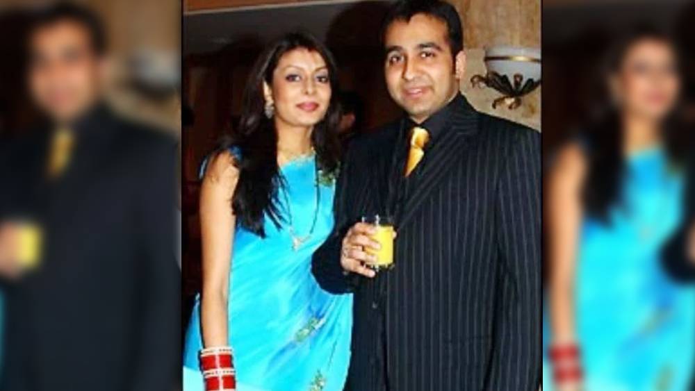 সেটা ১৯৯৩ সালের ঘটনা। ২০০৩ সালে বিয়ে হয় রাজ এবং কবিতার। তার আগে অবশ্য বেশ কয়েক বছর একান্তে সময় কাটিয়েছেন দু’জনেই।