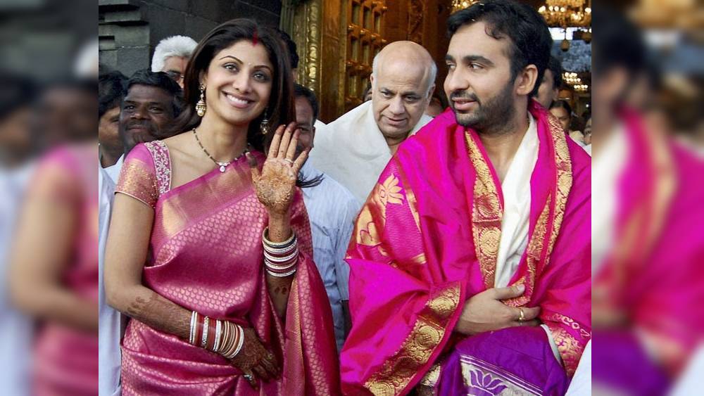 কবিতার এই সাক্ষাৎকারের পরই মুখ খোলেন রাজ। বিয়ে ভাঙার ১৫ বছর পর এই প্রথম কবিতার সঙ্গে তাঁর বিয়ে ভাঙার কারণ খোলাখুলি জানান তিনি। রাজ বলেন, ‘‘কবিতা ওই সাক্ষাৎকার অর্থের বিনিময়ে দিয়েছে। সম্পূর্ণ মিথ্যে কথা বলেছে ও।’’