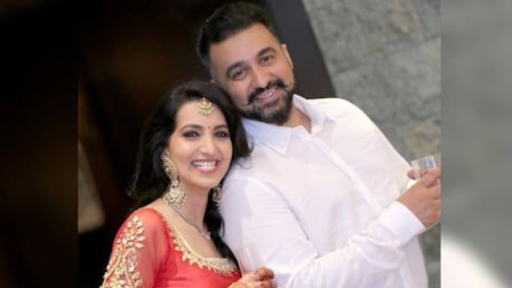 রাজের বোন রীনাও একই কথা বলেছেন। রীনা জানিয়েছেন, কবিতাকে তিনি নিজের দিদির মতো ভালবাসতেন। ভাবতে পারেননি তিনি তাঁর সঙ্গে এ ধরনের কাজ করবেন।