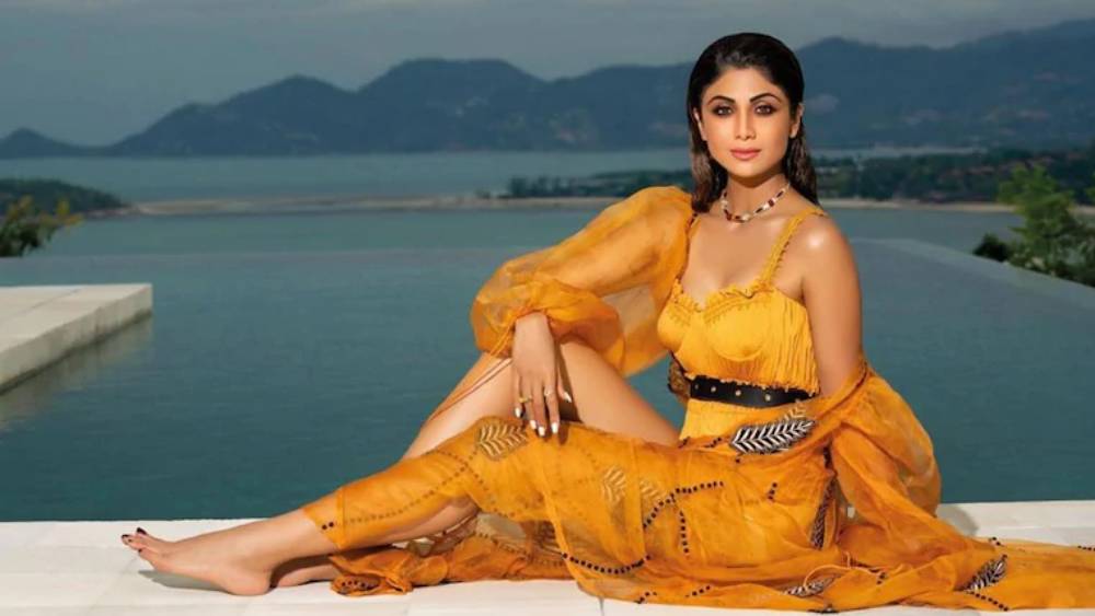 যদিও এই বিয়ে ৩ বছরের মধ্যেই ভেঙে যায়। ২০০৬ সালে বিচ্ছেদ হয় রাজ আর কবিতার। তত দিনে কবিতা রাজের সন্তানের মা হয়েছেন। একটি কন্যা সন্তানের জন্ম দিয়েছেন তিনি। 