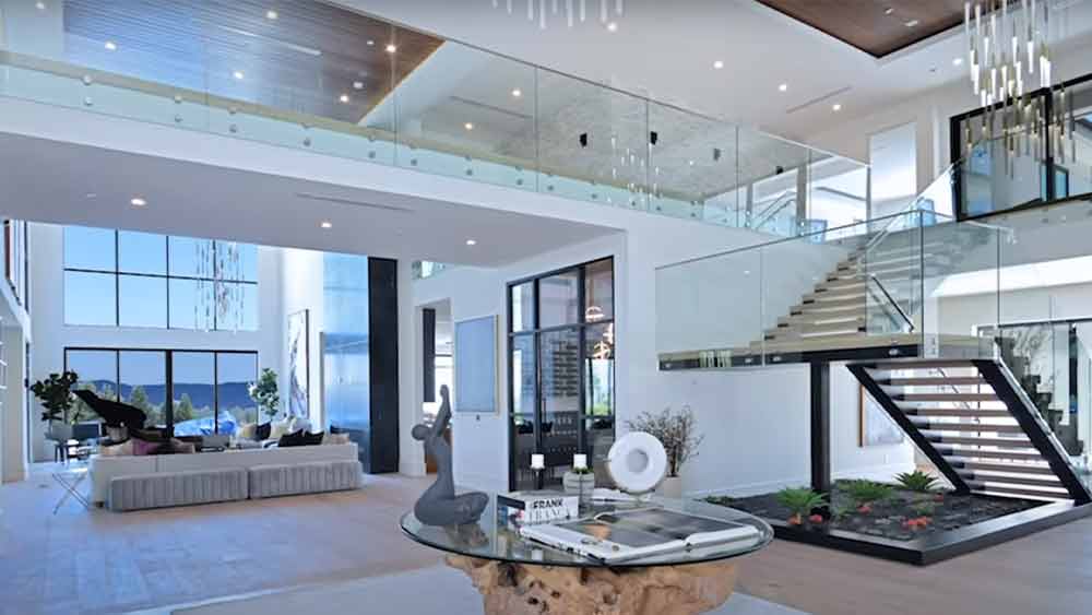 ঠিক এক বছর পরে ২০১৯ সালের ডিসেম্বরের মধ্যেই পছন্দের বাড়ি খুঁজে পান এই তারকা জুটি।