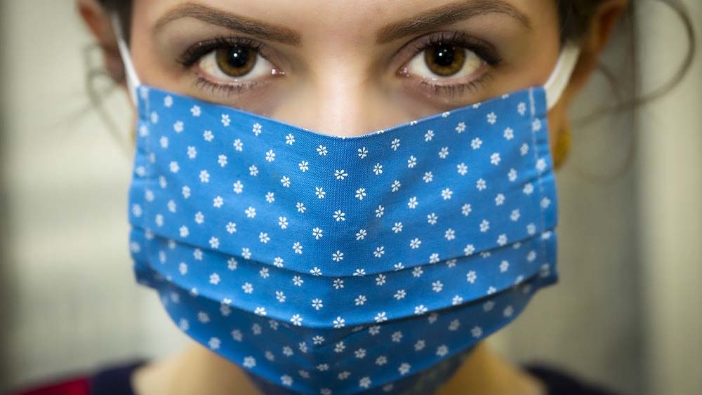 করোনায় পক্ষাঘাত হতে পারে মুখে, বেঁকে যেতে পারে হাসি, বাঁচার রাস্তা টিকাকরণ