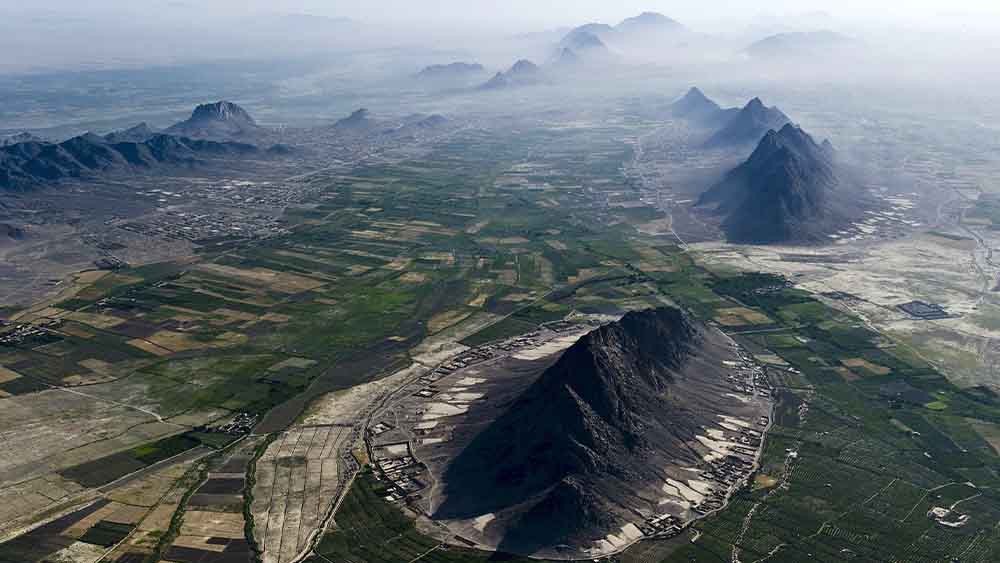 আফগানিস্তান: দেশের রাজধানী কাবুলে ক্রমশ বাড়ছে কোভিড সংক্রমণ। তবু চাইলেই সে দেশে যেতে পারেন ভারতীয়রা। দরকার যাত্রার ৭২ ঘণ্টার মধ্যে করানো আরটি-পিসিআর পরীক্ষার নেগেটিভ রিপোর্ট।