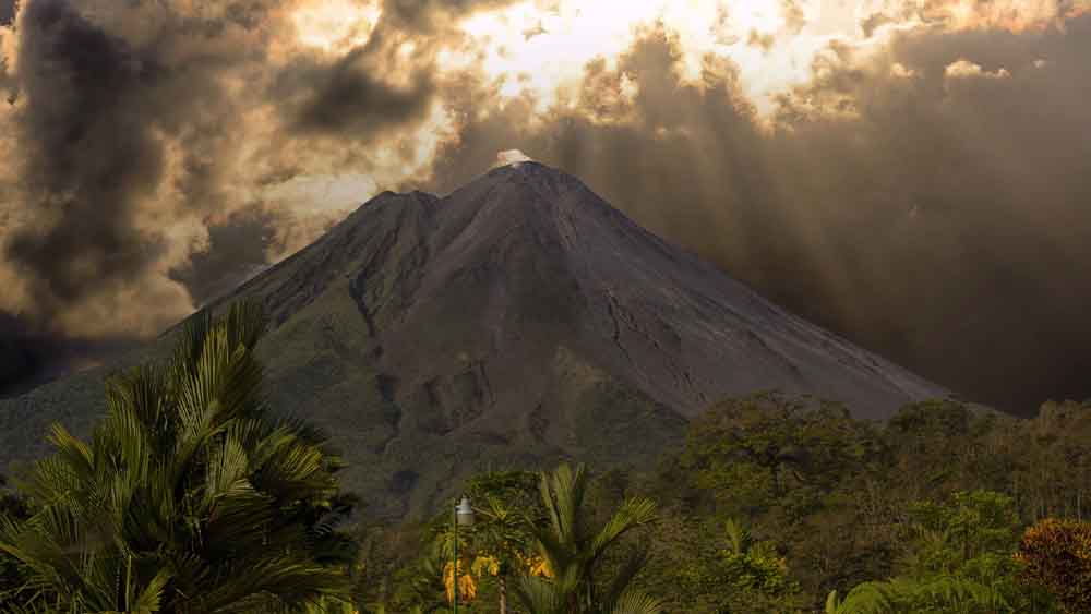 কোস্টা রিকা: টিকাকরণের শংসাপত্র বা আরটি-পিসিআর পরীক্ষার নেগেটিভ রিপোর্ট সঙ্গে রাখতে হবে। তার পরে সে দেশে পৌঁছে বেড়ানোর পাস বানিয়ে নিতে হবে।