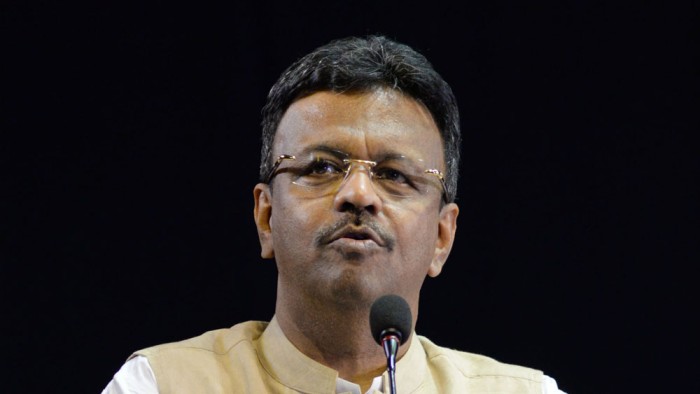 কিসের কেলেঙ্কারি? ফলক  আমাকে জিজ্ঞাসা করে  লাগিয়েছিল? পাল্টা  প্রশ্ন ফিরহাদের