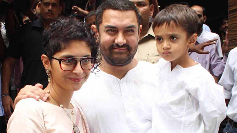 ৩ বছর এ ভাবে থাকার পর ২০০৫ সালে তাঁরা বিয়ে করেন। আমির-কিরণের একটি ছেলে রয়েছে। নাম আজাদ। ২০১১ সালে সারোগেসির মাধ্যমে আজাদের জন্ম দেন কিরণ। সম্প্রতি ডিসেম্বরে ১৫ বছরের দাম্পত্য জীবন উদযাপনও করেছেন তাঁরা।