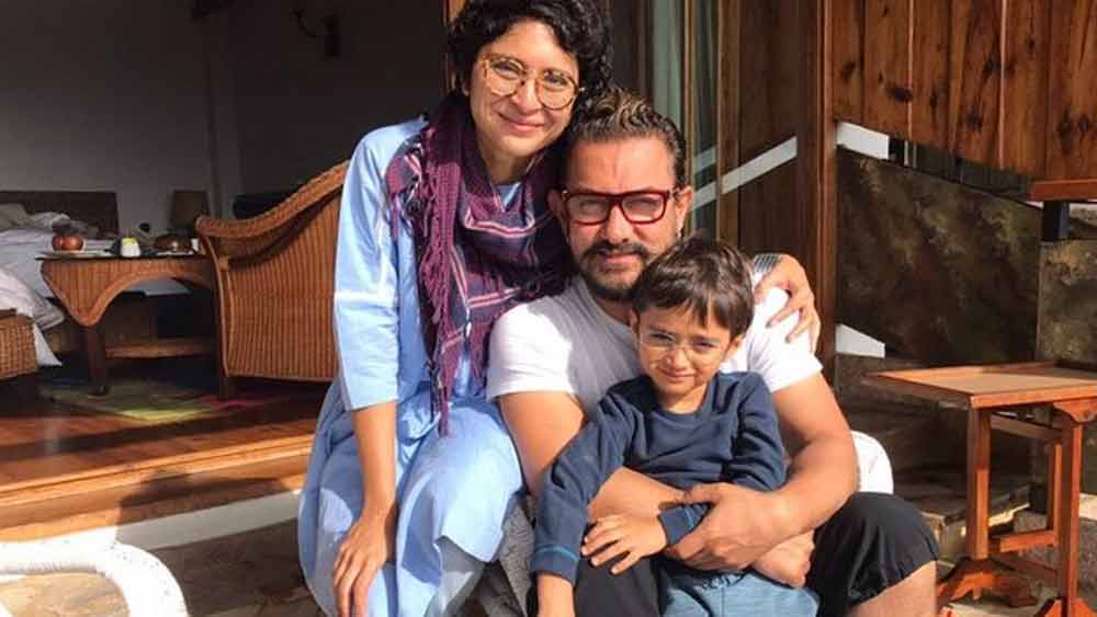 সেই প্রথম আমির-কিরণের আলাপ। খুব বেশি কথা হতো না তখনও। কাজের বাইরে কথা বলার মতো সময়ও ছিল না দু’জনের।