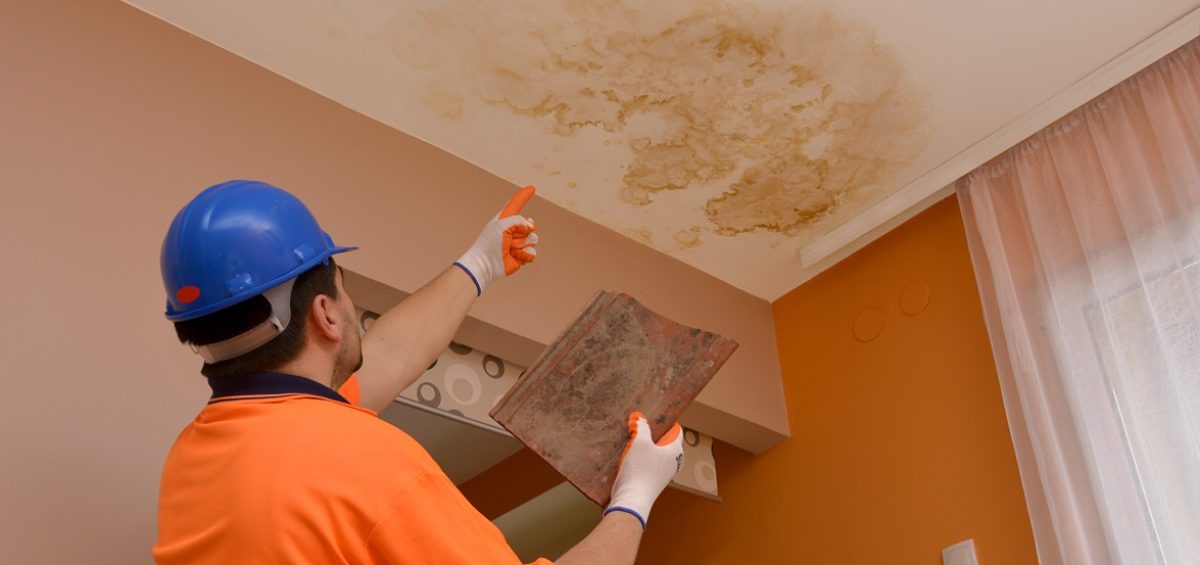 জল লিকেজের কারণে দেওয়ালে হওয়া ড্যাম্পের দাগ