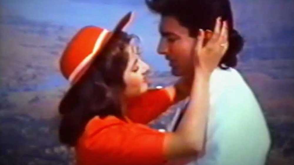 ‘দিলওয়ালে কভি না হারে’, ‘মেরি আন’, ‘প্ল্যাটফর্ম’, ‘দরার’, ‘দাদা’, ‘হোগি প্যায়ার কি জিত’, ‘হমরাজ’-এর মতো একাধিক ছবিতে অভিনয় করেছেন তিনি। কিন্তু সবেতেই তিনি পার্শ্বচরিত্রে অভিনয়ের সুযোগ পেয়েছিলেন।