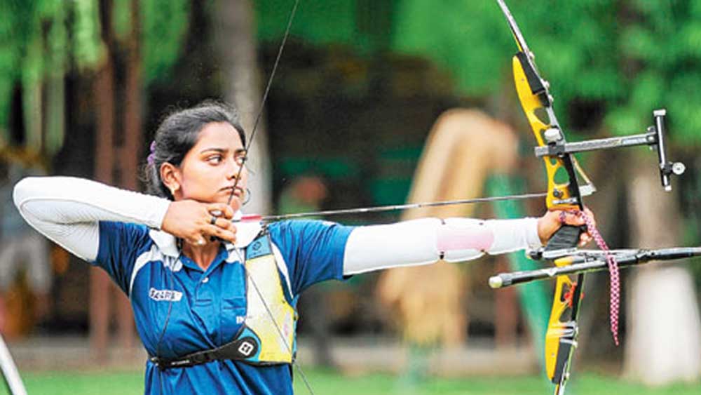 দীপিকার জন্ম ঝাড়খণ্ডের রাঁচীর এক দরিদ্র পরিবারে। রাঁচী থেকে ১৫ কিলোমিটার দূরে তাঁর গ্রাম রাতু ছাত্তি।