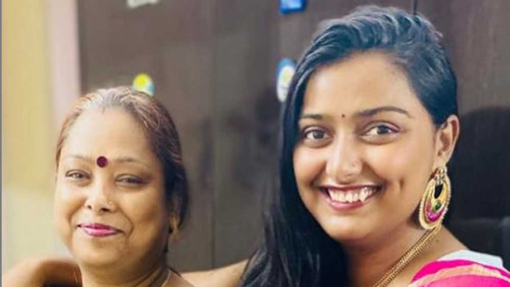 বাবা শিবনারায়ণ মাহাতো ছিলেন এক জন অটোচালক। মা গীতা মাহাতো রাঁচী মেডিকেল কলেজে আয়ার কাজ করতেন।