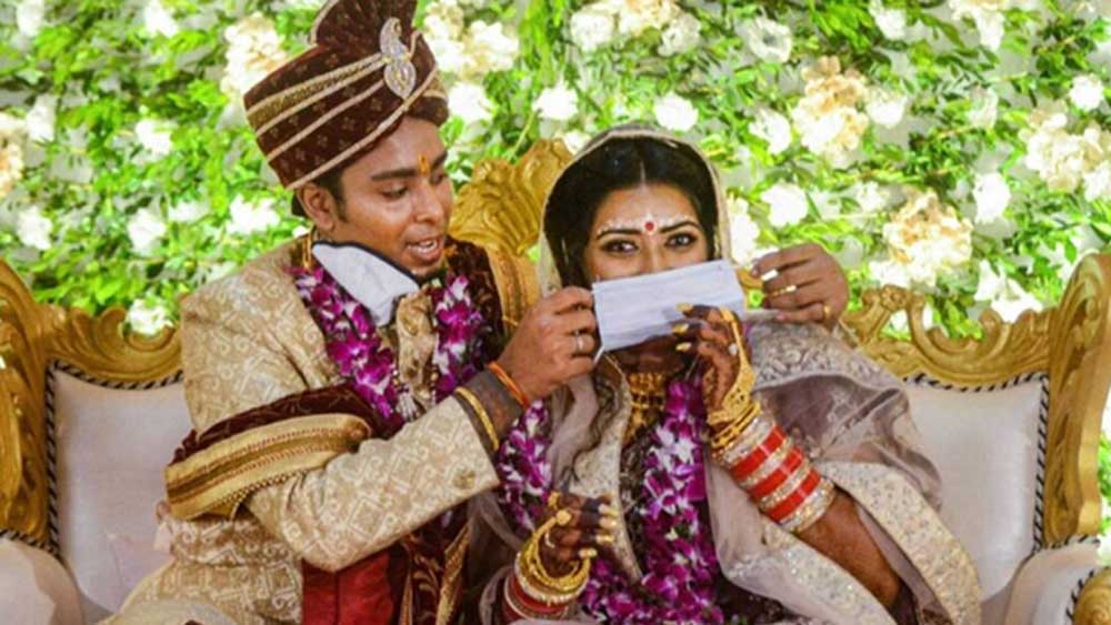 ২০২০ সালে তিরন্দাজ অতনু দাসকে বিয়ে করেন দীপিকা। ২ বছরের প্রেমের পর বিয়ের সিদ্ধান্ত নেন তাঁরা।