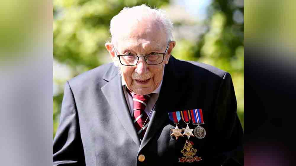 ক্যাপ্টেন টম মুর।