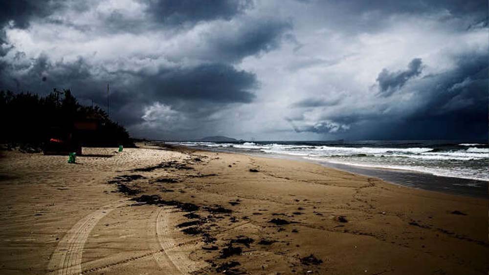 দুমা সৈকত, গুজরাত: এক সময়ে শ্মশান হিসেবে ব্যবহৃত হতো এই সমুদ্র সৈকত। এখন হয় না। কিন্তু সেই মৃতদের আত্মারা এখনও এখানে ঘুরে বেড়ায় বলে বিশ্বাস করেন অনেকে।