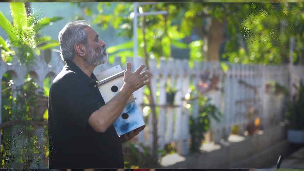 রাকেশ জানিয়েছেন, পাখির বাসা নিয়ে তাঁর এই ভাবনাচিন্তার শুরু হঠাৎ করে। যদিও পাখিদের সঙ্গে তাঁর বন্ধুত্ব ছোটবেলা থেকেই।