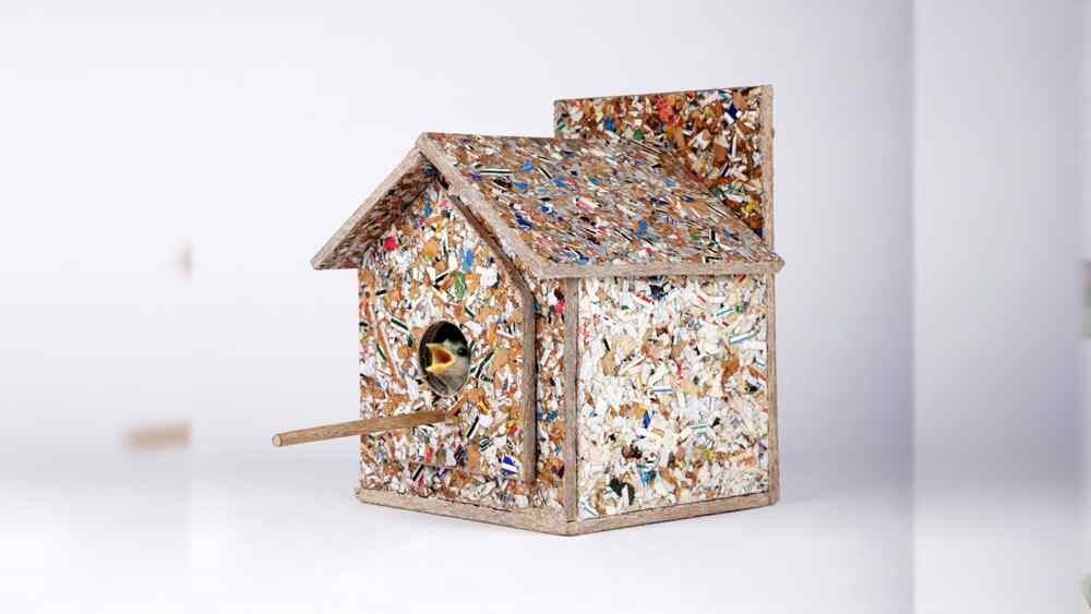 উৎসাহিত রাকেশ অবশ্য ইদানীং পাখির বাসা তৈরির প্রক্রিয়ায় নানা রকম বদলও আনছেন। তার মধ্যে সবচেয়ে পরিবেশ বান্ধব বাসাটি হল ফলের রসের ফেলে দেওয়া টেট্রা প্যাক থেকে তৈরি পাখির বাসা। এতে পরিবেশ দূষণও কমানো যাবে বলে মনে করেন তিনি।