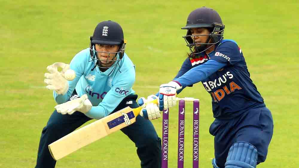 ইংল্যান্ডের বিরুদ্ধে মিতালী।