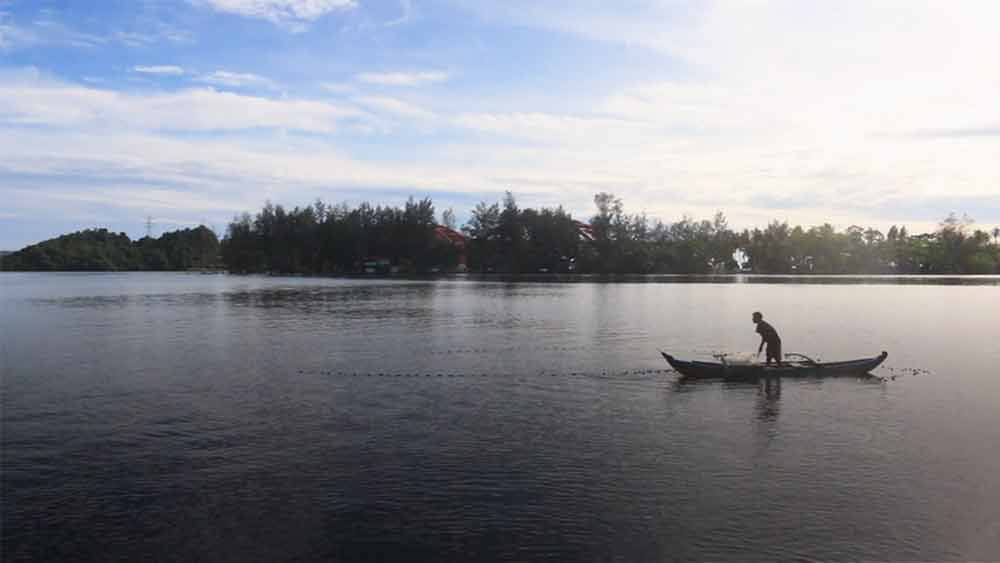 এই অরণ্যে পুরুষেরা প্রবেশ করতে পারেন শুধুমাত্র কাঠ সংগ্রহের জন্য। তবে তার আগে তাঁদের নিশ্চিত হতে হয় যে জঙ্গলে কোনও মহিলা নেই।