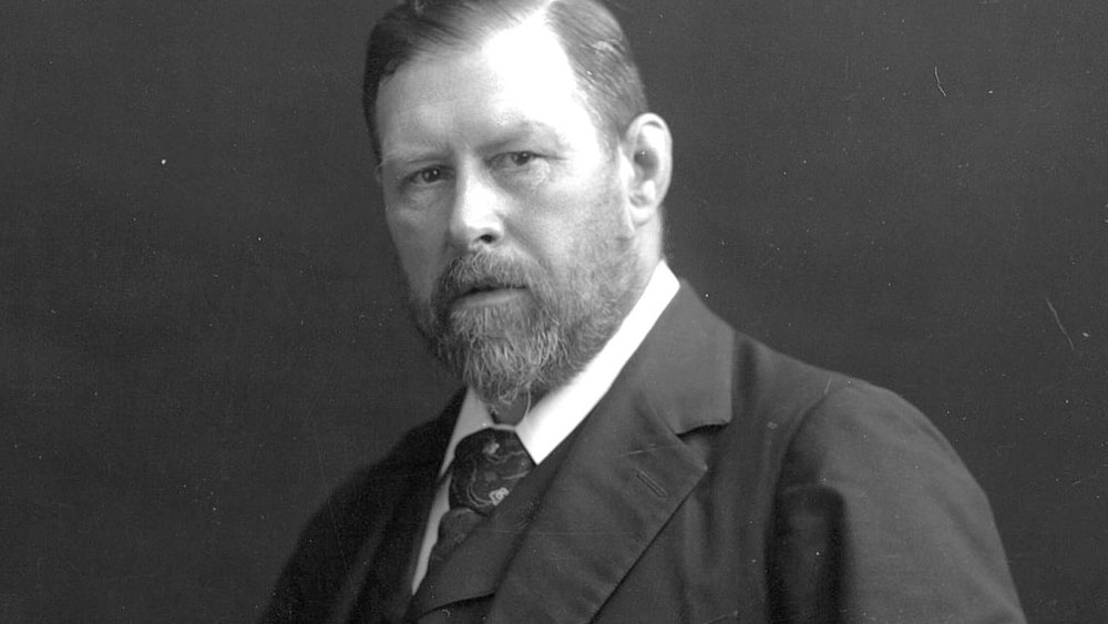 তবে ব্রাম স্টোকার তাঁর উপন্যাসের চরিত্রের নামকরণ করেছিলেন বাস্তবে্র এক 'ড্রাকুলা'র নামানুসারেই। বাস্তবের কাউন্ট ড্রাকুলা কে জানেন?