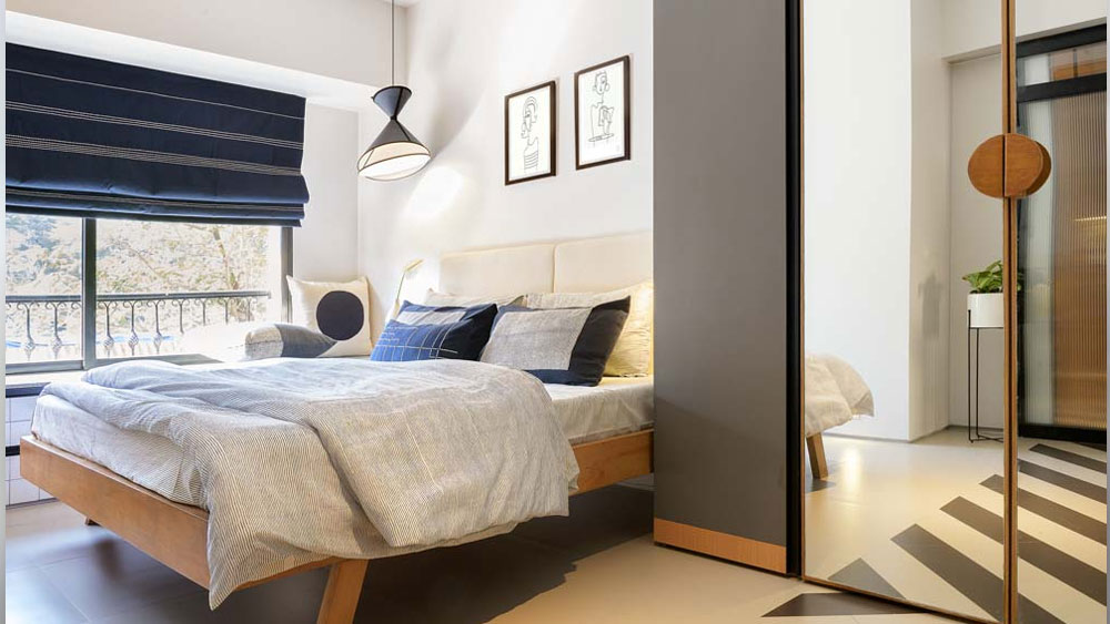 প্রকৃতপক্ষে এটি একটি ফ্ল্যাট। এত দিন অন্য ভাড়াটে থাকতেন এই ফ্ল্যাটে। তাঁরা অন্যত্র চলে যাওয়ায় এটিকেই বাড়ির মতো সাজিয়ে তুলেছেন সুমনা।