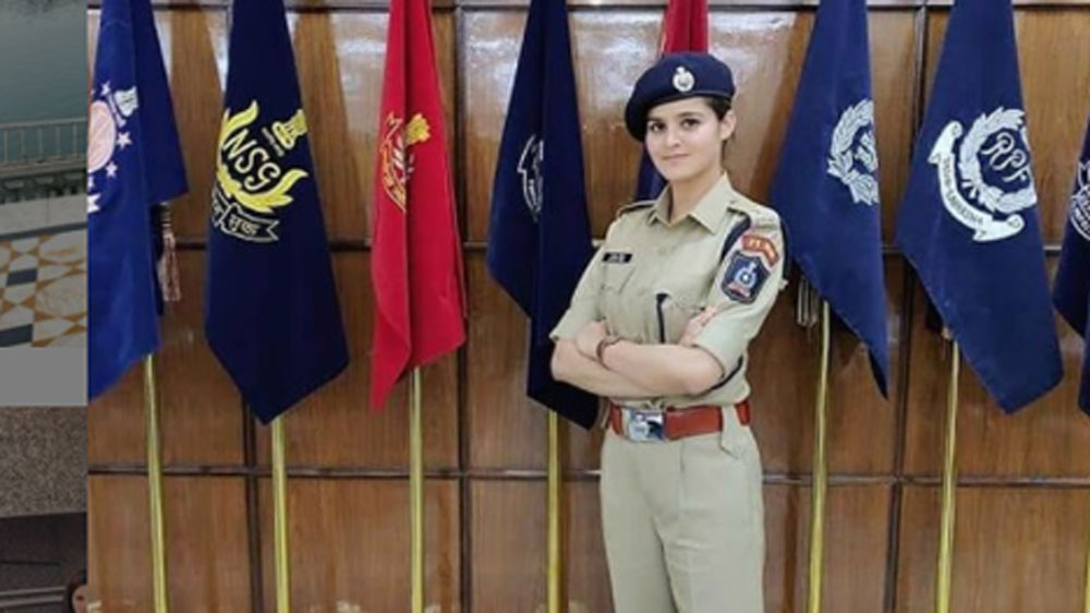 প্রথম চেষ্টাতেই আইপিএস হওয়া মুখের কথা নয়। ২০১৬ সালে তিনি প্রথমে পিসিএস (পঞ্জাব সিভিল সার্ভিস) অফিসার হন। ডাক্তারি ছেড়ে প্রশাসনিক পদে যোগ দেন।