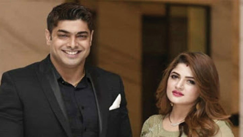 ৬ মাস যোগাযোগ নেই, তবু নতুন পথে চলার জন্য শ্রাবন্তী তোমায় শুভেচ্ছা: রোশন 