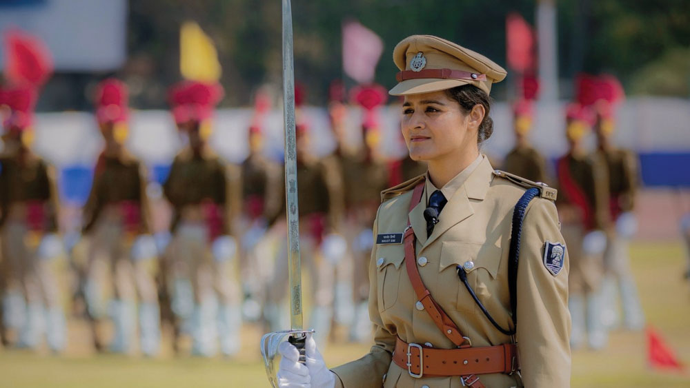 ইনস্টাগ্রামে তাঁকে দেখে যে কেউ কোনও টিকটিক তারকা কিংবা বলিউড তারকা বলে ভুল করে বসতেই পারেন। কিন্তু এগুলির কোনওটিই নন তিনি।