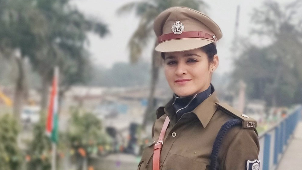 তিনি বিহারের একজন আইপিএস অফিসার। নাম নভজোৎ সিমি। ২০২০ সালে এই পরীক্ষায় উত্তীর্ণ হয়েছেন তিনি।