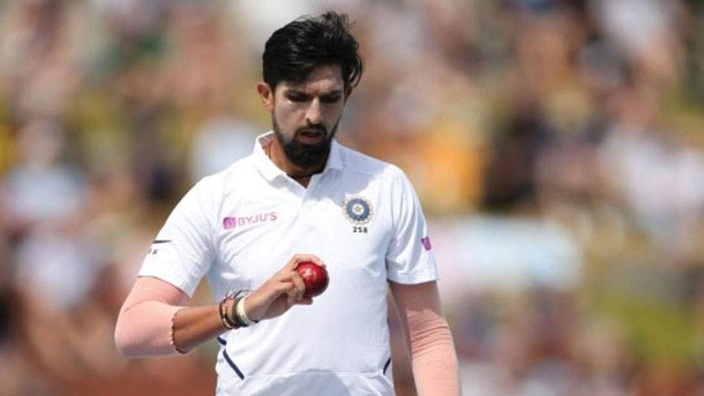 ইশান্ত শর্মা: ১০০তম টেস্ট খেলে ফেলেছেন ভারতীয় পেসার। বুমরা না থাকায় পেস আক্রমণের ভার থাকবে তাঁর কাঁধেই।