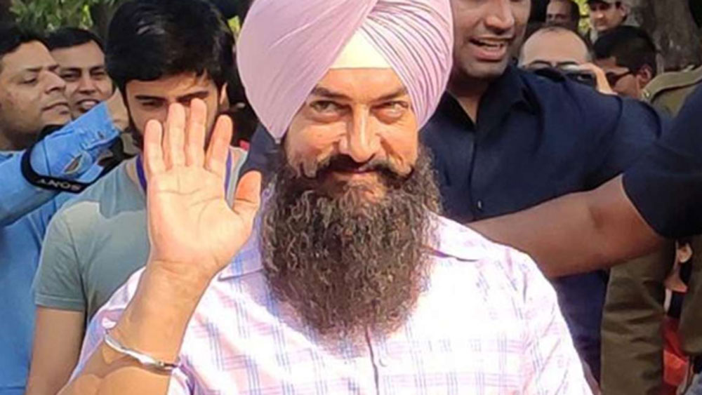 ‘লাল সিংহ চড্ঢা’-র শ্যুটিং নিয়ে চূড়ান্ত ব্যস্ত আমির খান। লকডাউনের জন্য ছবি মুক্তি পিছিয়ে গিয়েছে। শ্যুটিংও সম্পূর্ণ হয়নি। এর মাঝেই আবার করিনা কপূর দ্বিতীয় সন্তানের জন্মও দিয়েছেন। এই ছবিতে তিনিও রয়েছেন। তাই শ্যুটিং শেষ করে কবে মুক্তি পেতে চলেছে ছবিটি তা এখনও চূড়ান্ত হয়নি।