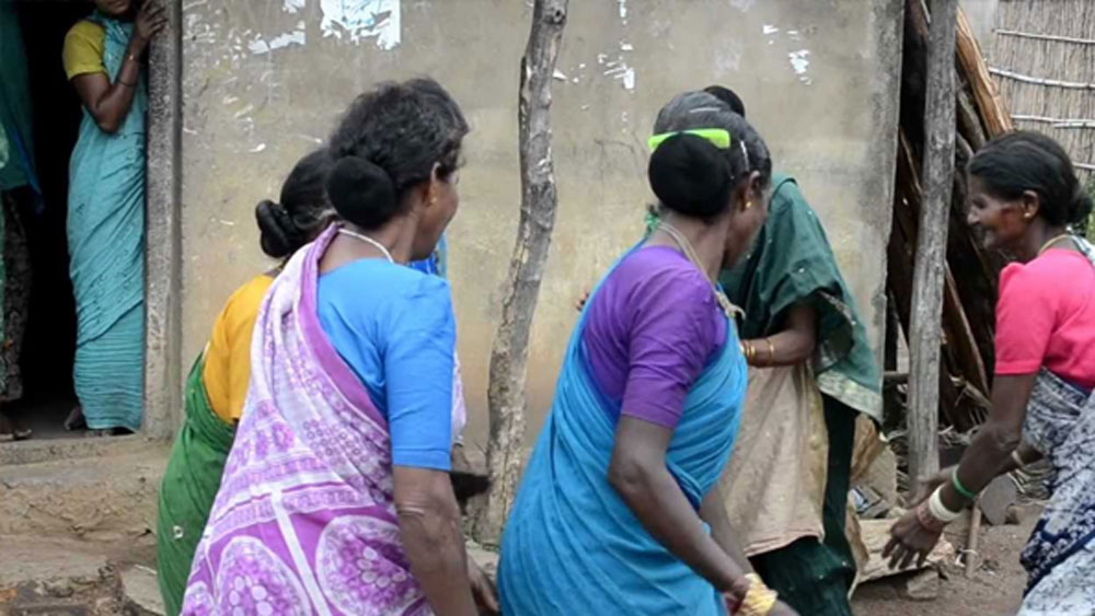 এখনও কেরলে এই আদিবাসী সম্প্রদায় রয়েছে। কিন্তু জঙ্গলের অভাবে বিয়ের এই আদি প্রথা প্রায় মুছে যেতে চলেছে।