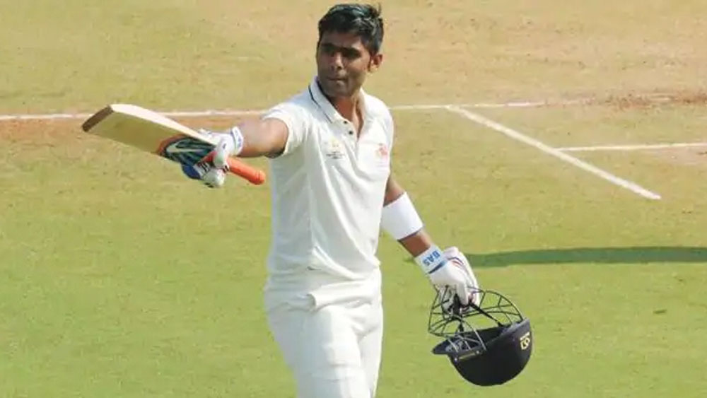 এ বারের বিজয় হজারে প্রতিযোগিতায় ৫টি ম্যাচ খেলেছেন সূর্যকুমার, করেছেন ৩৩২ রান। পুদুচেরির বিরুদ্ধে ১৩৩ রানের একটি ইনিংসও খেলেন তিনি। ৫৮ বলে এই ধ্বংসাত্মক ইনিংসে খেলেছিলেন সূর্যকুমার। হিমাচল প্রদেশের বিরুদ্ধে করেছিলেন ৯১ রান। 