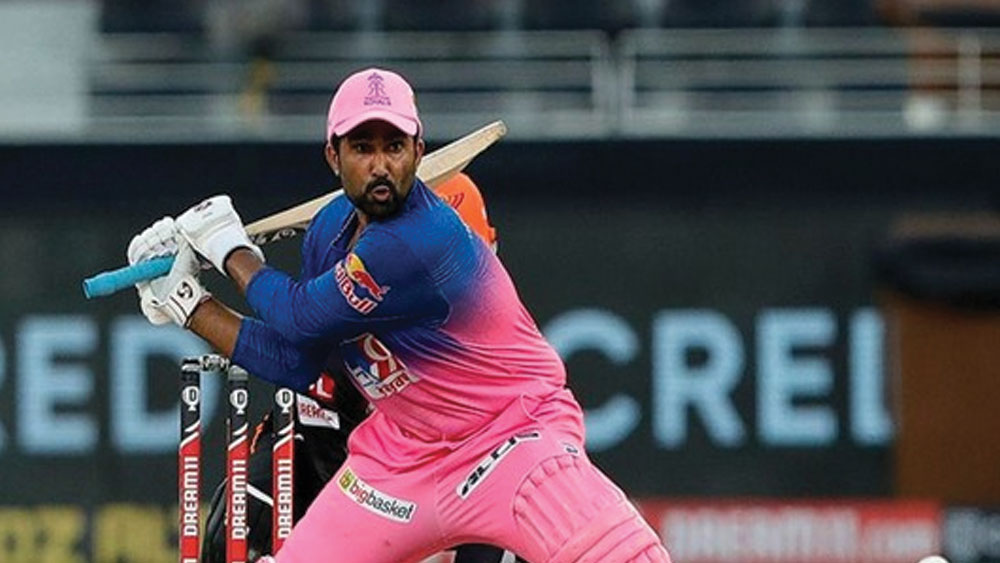 আইপিএল ২০২০-তে চমক ছিলেন তেওয়াটিয়া। রাজস্থান রয়্যালসের হয়ে ১৪ ম্যাচে ২৫৫ রান করেছিলেন তিনি, নিয়েছিলেন ১০টি উইকেট। 