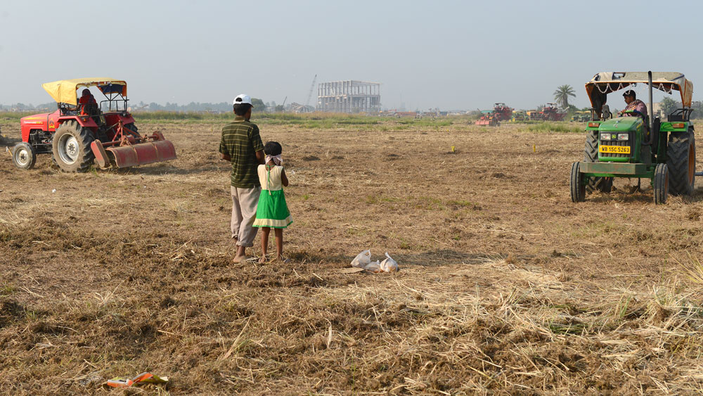 টাটা-কে ‘টা-টা’ করার পর শুকনো নিষ্ফলা জমিতে সরষে বুনে নতুন কৃষি নির্ভর শিল্প! স্বপ্নের পোলাওয়ে কোনও রাজস্ব লাগে না। 