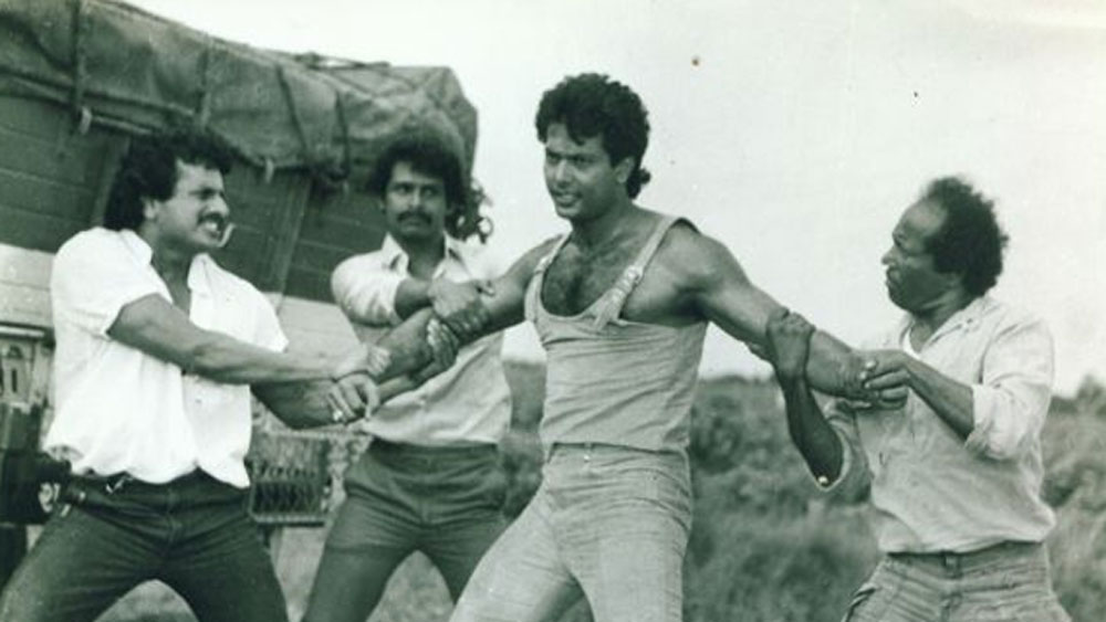 তার পর প্রায় মিঠুনের প্রতিটি ছবিতেই হেমন্তকে দেখা যেতে শুরু করে। কিন্তু ছবির সুযোগ পেলেও ‘টারজান’-এর পর হেমন্ত খুব ভাল চরিত্র পাচ্ছিলেন না। বেশির ভাগ ক্ষেত্রে তিনি পার্শ্ব চরিত্রেই অভিনয় করছিলেন। রাতারাতি জনপ্রিয় হয়ে ওঠা হেমন্তের কাছে আর কোনও বিকল্পও ছিল না। ছবিতে টুকিটাকি যা সুযোগ পেতেন তাই-ই করতেন।