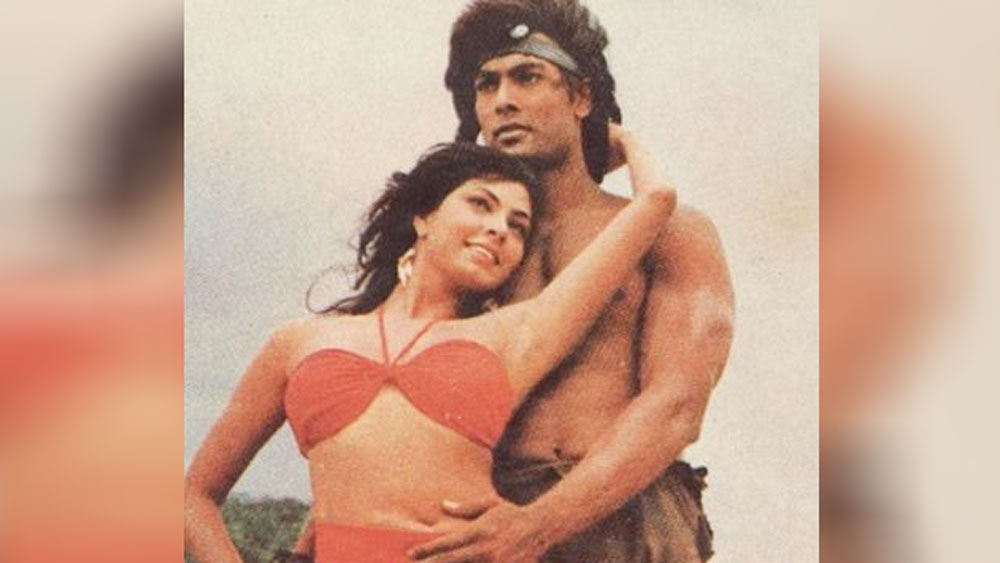 জঙ্গলই ছিল তাঁর ঘর-বাড়ি। আর বনের পশুপাখিরা পরিবার। নিজে মানুষ হলেও মানুষকে শত্রু মনে করতেন। হেঁটে চলাফেরার চেয়ে গাছের লতা-পাতা ধরে ঝুলে বাঁদরের মতো অন্য গাছে নিমেষে চলে যাওয়া ছিল তাঁর কাছে বেশি সহজ।