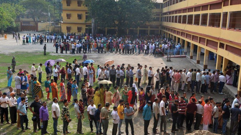 সমীক্ষার হিসাবে প্রায় ৩০টি আসন যেতে পারে বাং-কংগ্রেসের ঝুলিতে। এর অর্থ এ বারের নির্বাচনে ভোটের বিন্যাস সমসত্ত্ব হওয়ার সম্ভাবনা কম। বিভিন্ন পকেটে বিভিন্ন রকম ফল হতে পারে।