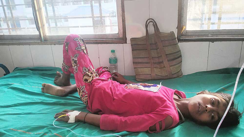 আহত ছাত্রী। নিজস্ব চিত্র।