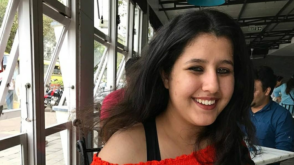 পড়াশোনা শেষে ঝনক এখন পুরাতাত্ত্বিক। কিন্তু তাঁর জীবন যে খাতে এগিয়েছে, সেটা আদৌ ভাবেননি তিনি। যখন অভিনয় করতেন, স্বপ্ন দেখতেন ২৫ বছর বয়সে অনেক অর্থ উপার্জন করবেন। বিয়েও করে ফেলবেন। 