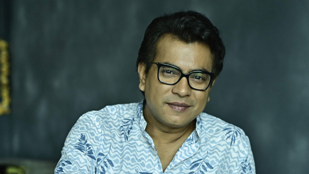 রুদ্রনীল ঘোষ- ২০২১ সালের বিধানসভা নির্বাচনে সারি বেঁধে রাজনৈতিক দলে যোগের এই যে প্রবণতা দেখা গিয়েছে টলিউডে, তা প্রথম শুরু হয় রুদ্রনীলকে দিয়েই। এক কালে বামপন্থী হিসেবে পরিচিত রুদ্রনীল তৃণমূলে যোগ দিয়েছিলেন। এ বারে গেরুয়া শিবিরে নাম লেখালেন তিনি।